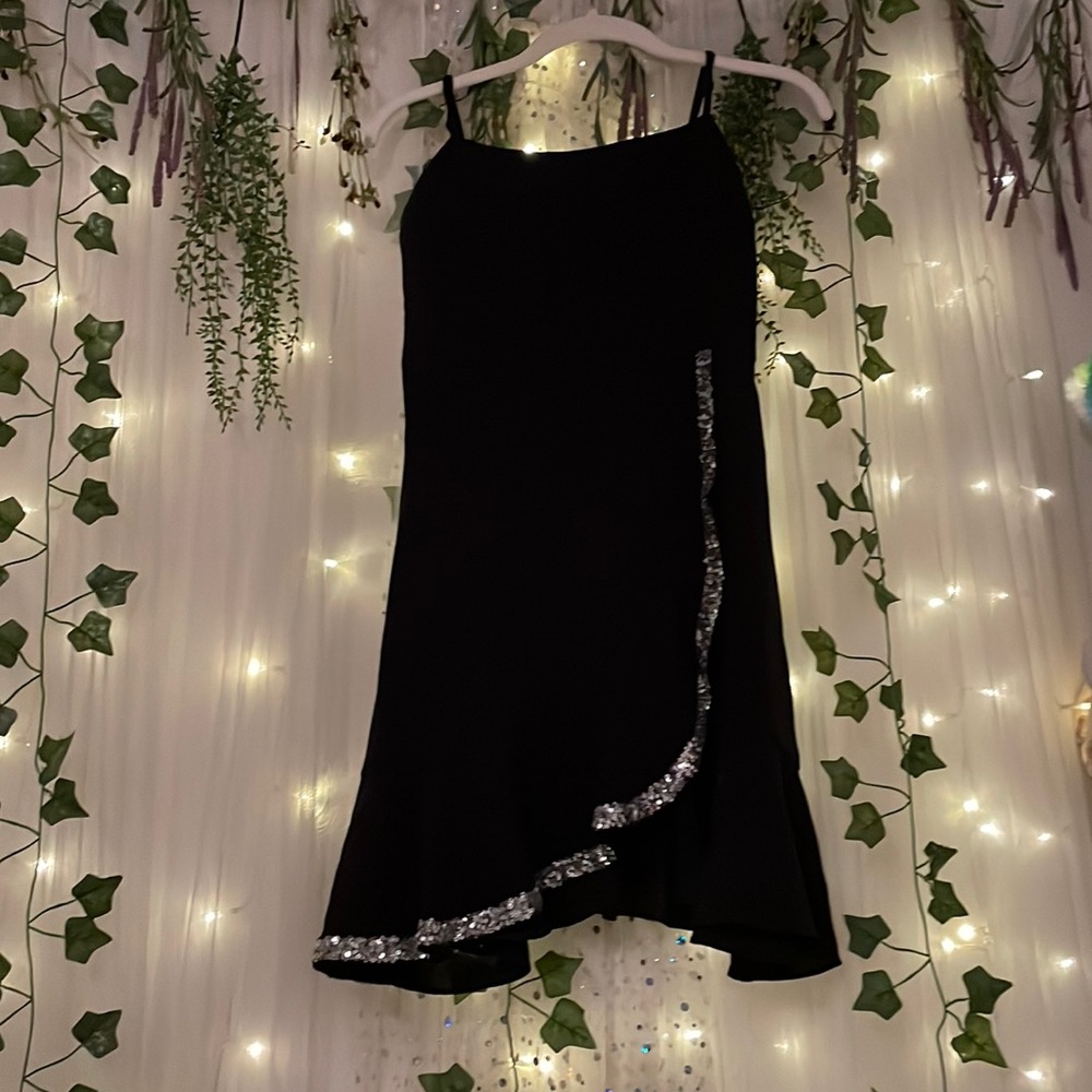 en créme black sparkle dress